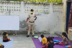 Delhi Police constable imparting education to slum kids