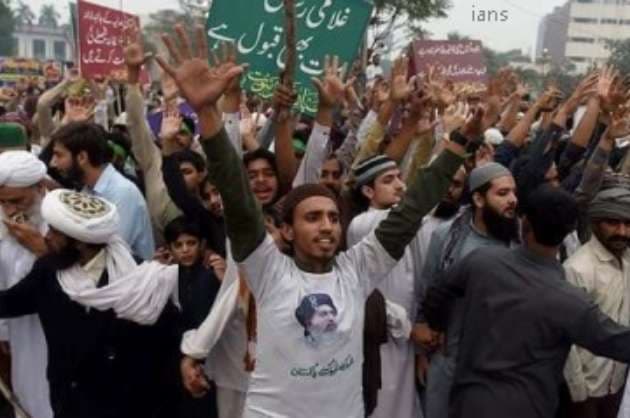 Pak police shocked as TLP protesters fired from sub machine guns