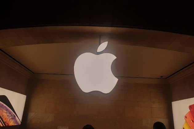 Apple working on new wireless charging tech  Report