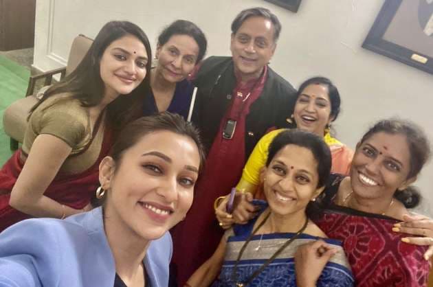 Tharoor offers apology after Twitter backlash on selfie with women MPs