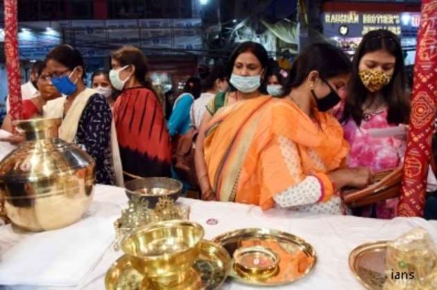 Lucknow splurges on Dhanteras  puts Covid gloom behind