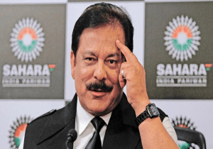 I-T sleuths raid Sahara offices in Delhi, Noida