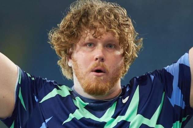 Ryan Crouser breaks world indoor shot put record