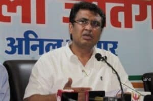 Poor dying on roads  CM   Ministers doing politics  Delhi Cong