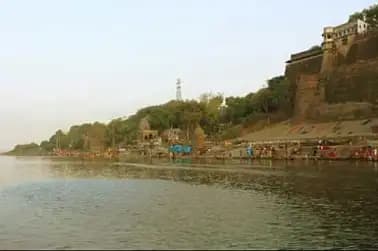 Centre to lay  foundation