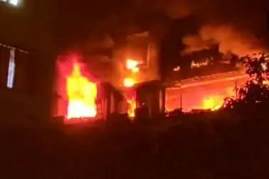 Fire catches high rise bu