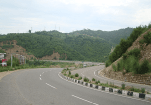 Jammu-Srinagar highway opens one way for Darbar move