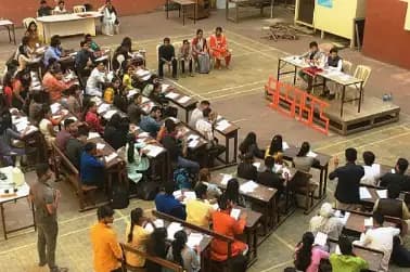 S I E S  students discuss