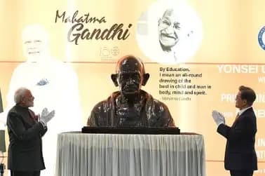 PM unveils  Mahatma Gandhi