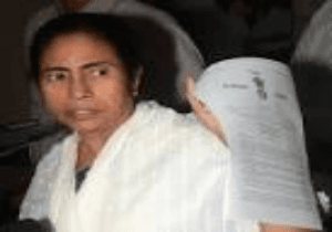 Mamata distributes compensation to 929 Saradha depositors