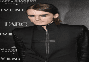 British designer Gareth Pugh wants to dress SRK
