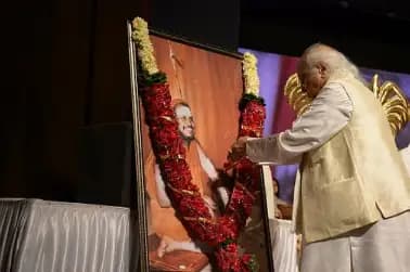 Pandit Jasraj pays  homa   g