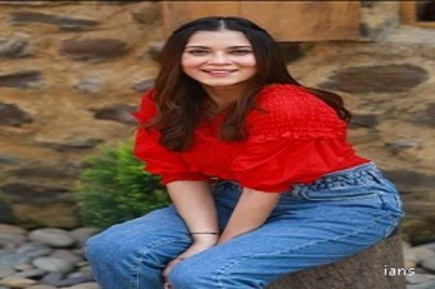 Actress Aakanksha Sareen all set for her singing debut