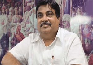 AAP, Congress hit out at Gadkari over deal remarks
