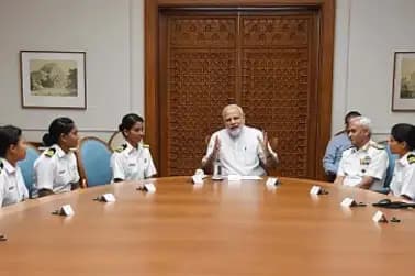 PM meets women officers o