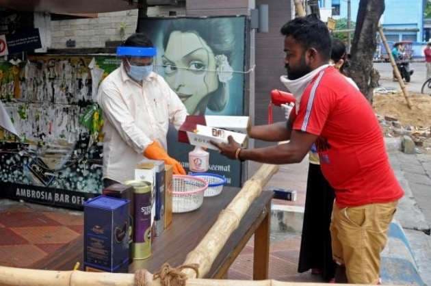 Most MP liquor shops shut  HC restrains govt from action