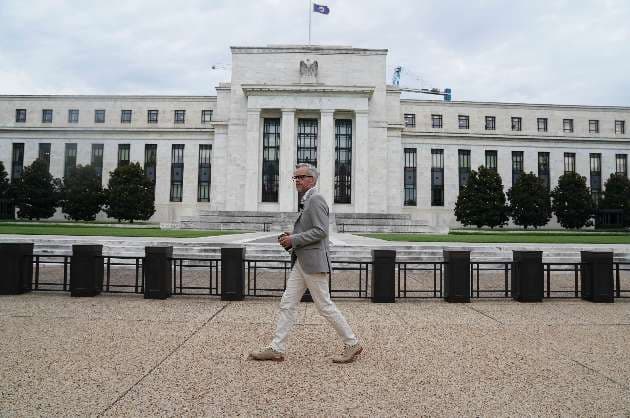US Fed caps bank dividend payments  suspends share repurchases
