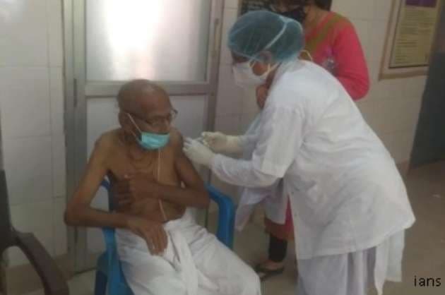 125 year old man takes jab in Varanasi
