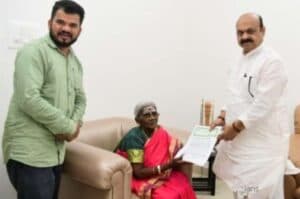 K taka CM hands over BDA site for environmentalist Saalumarada Thimmakka