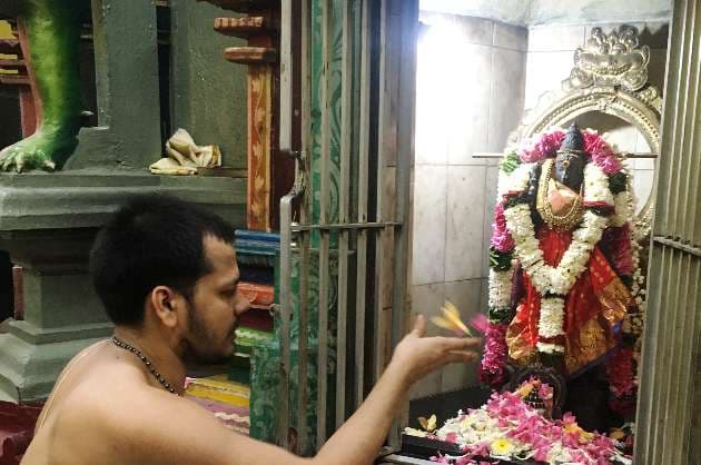 Shravan Somwar decorations at Matunga Shiva temple