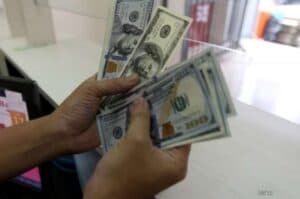 Global investors pouring money into US financial assets