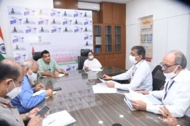 Mamata meets Gadkari  discusses various infrastructure projects