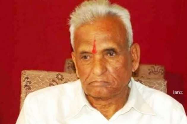 11 time MLA Ganpatrao Deshmukh cremated with full state honours  Ld