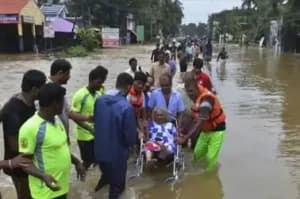 PM reviews flood situatio