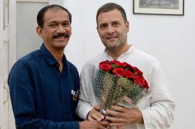 As leadership tussle rages in  Goa Congress backs Gandhi family