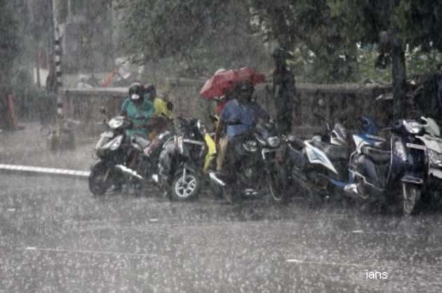 Heavy rains in Kerala  IMD issues orange alert in 9 districts