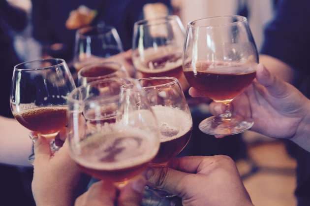 Binge drinkers  brains have to work harder to feel empathy for others