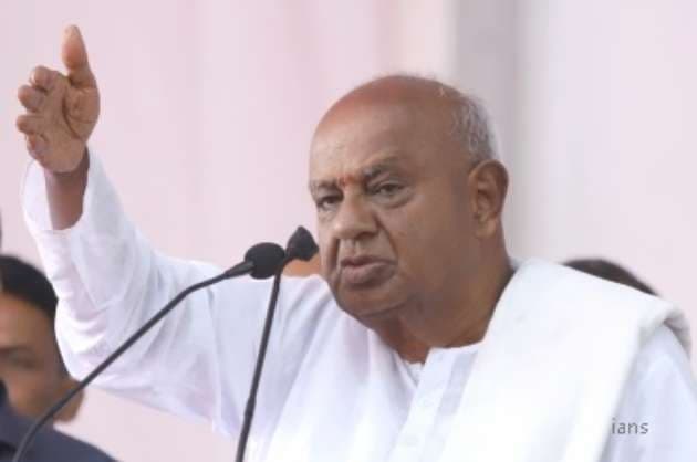 I am still alive  will tour every district   says Deve Gowda