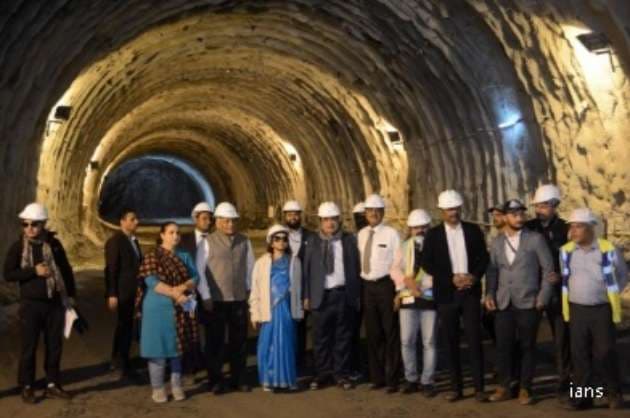 Nitin Gadkari wants Zojila  Z Morh tunnels to be ready by 2024