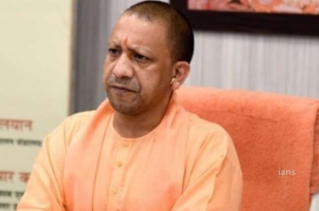 Yogi presents smartphones to Anganwadi workers