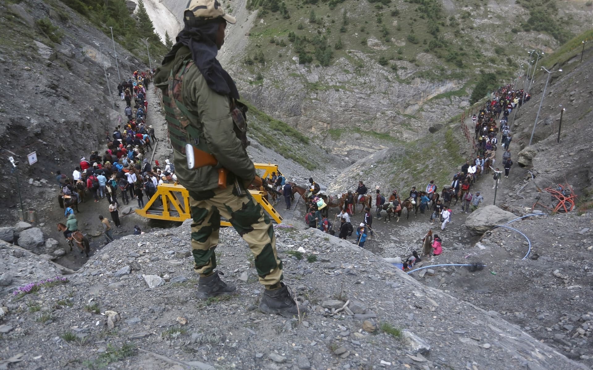 In 19 Days, More than 3.5 lakh Devotees Visit the Amarnath Cave