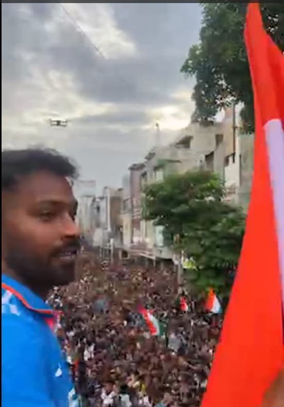Over 3.5 Lakh Fans Greet Hardik Pandya in the Vadodara Homecoming Victory Procession