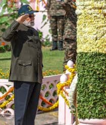 Ladakh: Prime Minister Narendra Modi Pays Tribute to the Soldiers of Kargil War on 25th Kargil Vijay Diwas