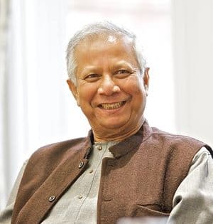 Muhammad Yunus Arrives in Dhaka to head Bangladesh's Interim Govt. Received at Airport by Army Chief and Student Body Representatives
