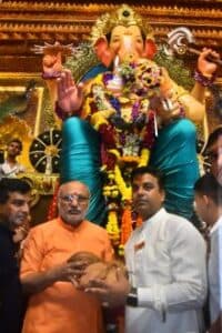 Maharashtra Governor Celebrates Ganesh Festival: Offers Prayers at Mumbai’s Lalbaug Ganpathy Pandal, Bids Farewell to Lord Ganesh at Rajbhawan