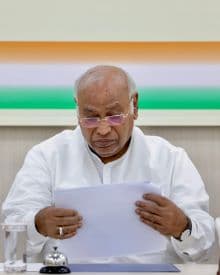 Congress President Writes to PM Modi to Restrain BJP Leaders from Making Inappropriate Remarks Against Rahul Gandhi
