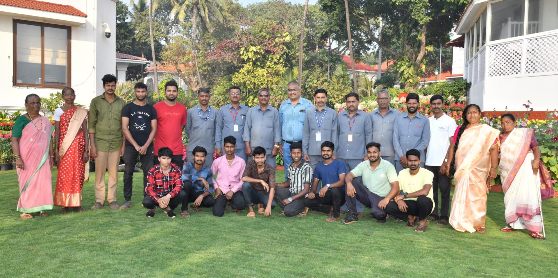 Raj Bhavan Staff Set Up Lawns at Malabar Hill for Maharashtra Governor’s Republic Day Reception