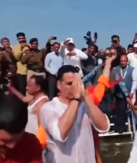 Akshay Kumar Takes Dip at Sangam, Praises Arrangements at Maha Kumbh