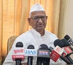 Anna Hazare Blames Kejriwal’s ‘Greed For Money’ for AAP’s Setback in Delhi Polls