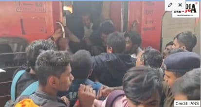 Crowd at Patna Railway Station, Passengers Travelling to Prayagraj for Maha Kumbh
