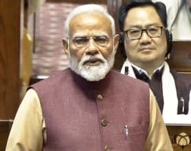 PM Modi Cites ‘Ban’ on Cinestars Dev Anand, Kishore Kumar to Rip into Congress