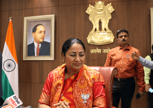Rekha Gupta Government Terminates AAP Volunteers, Other Staff Posted by Kejriwal, Atishi Offices