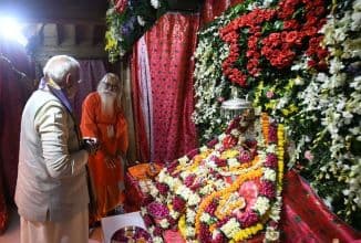 PM Modi Honours Acharya Satyendra Das’ Lasting Contributions to Spiritual and Social Life of Country