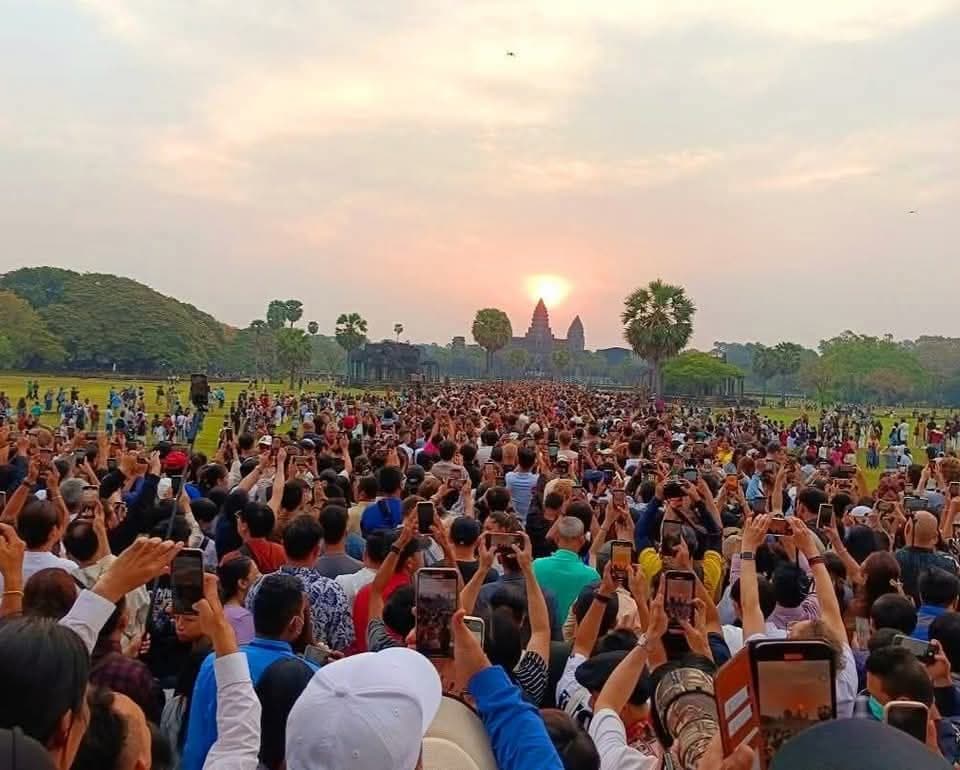 Tourists Gather at Cambodia's Angkor Wat to Watch Equinox Sunrise