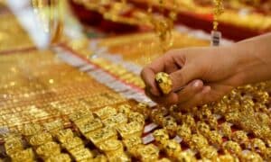 Gold Prices Hit Record High Amid Global Uncertainty