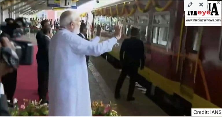 Prime Minister Narendra Modi and Sri Lankan President Anura Kumara Dissanayake Jointly Flagged Off a New Train Service From Anuradhapura Railway Station